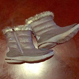 Comfortable snow boots